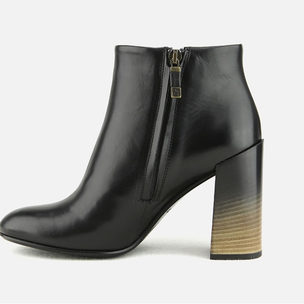 GORGEOUS DESIGNER BOOTS